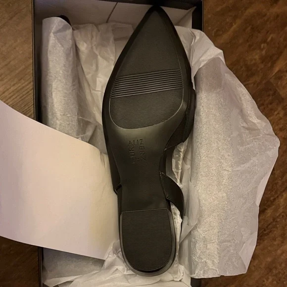 Naturalizer Black Leather Slingback Heels - Picture 8 of 9